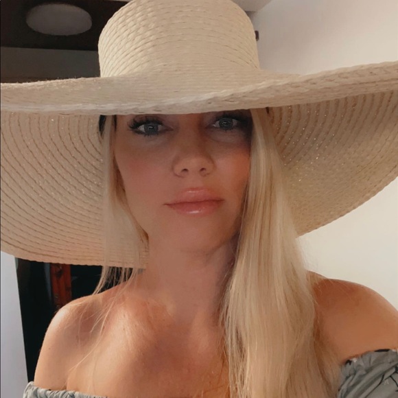 Meet your Posher, Lindsay - Picture 2 of 2